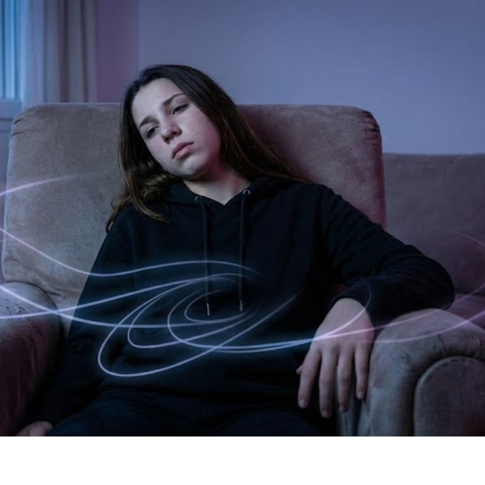 At leve i en tilstand af høj alarmberedskab er fysisk drænende. Den konstante aktivering af stressresponset fører til dyb træthed, hvilket efterlader mange unge mennesker med en følelse af udmattelse og træghed.
